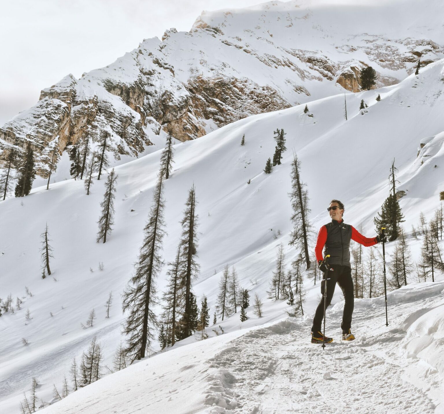 How to Keep Your Feet Warm While Hiking